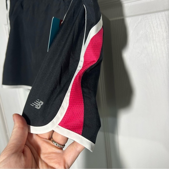 New Balance Women's Momentum Running Shorts Medium Black Hot Neon Pink White NWT - Picture 5 of 12